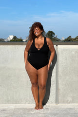 UNE PIECE-Crinkle Cut V-Neck One Piece with Ring BLACK