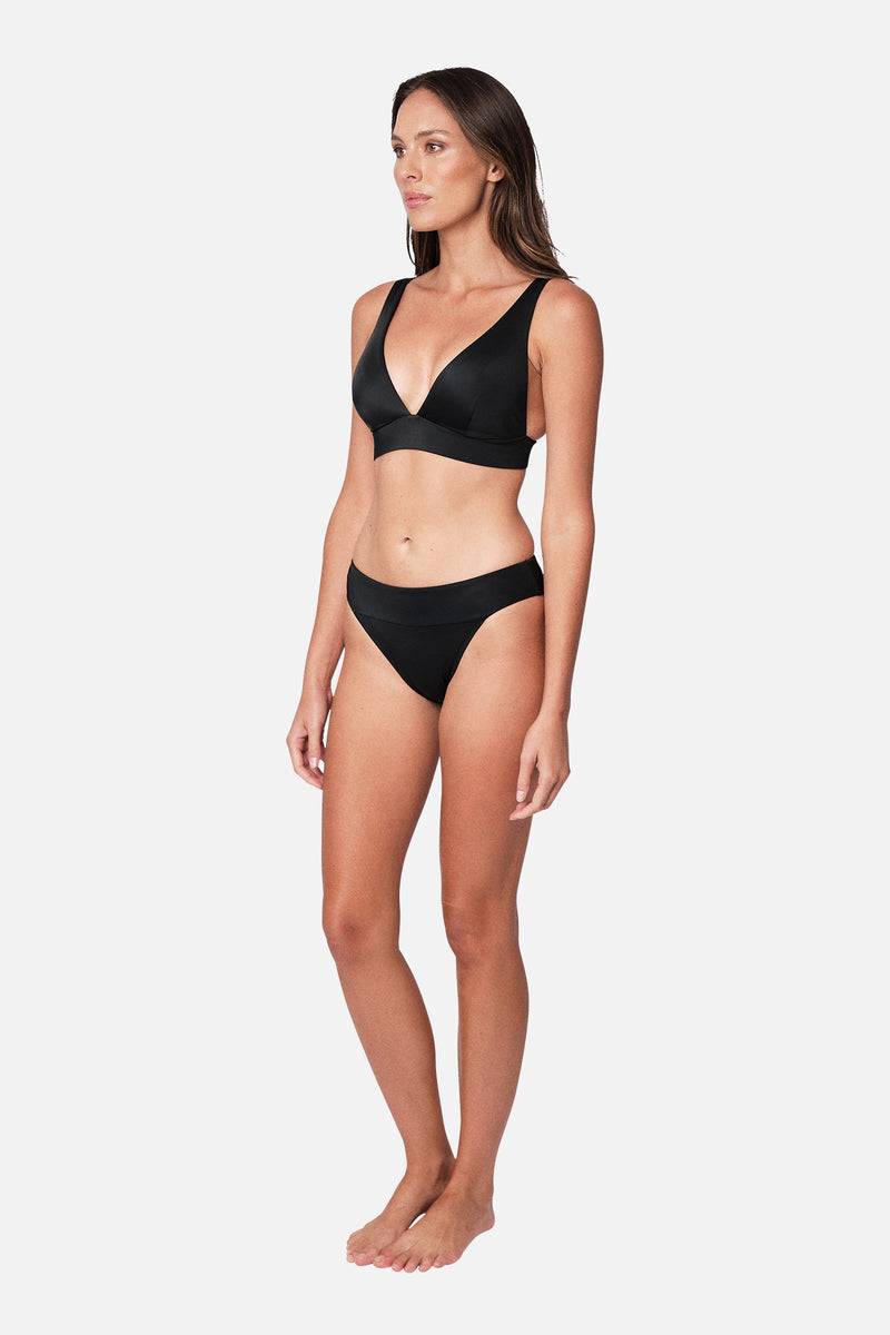 UNE PIECE-Classic Sassy Bikini Bottom BLACK