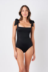 UNE PIECE-Classic Square Neck BLACK