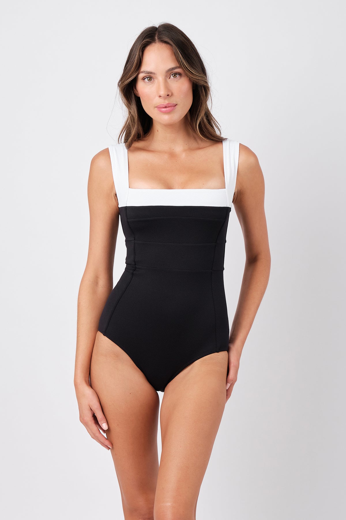 2色展開 Onepiece Skirt Swimsuit Cutout One Piece Skirt Swimsuit Twist Front Ruched Swimdress