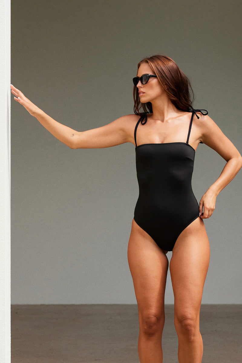 UNE PIECE-Classic Strapless One Piece BLACK