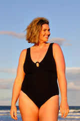 UNE PIECE-Crinkle Cut V-Neck One Piece with Ring BLACK
