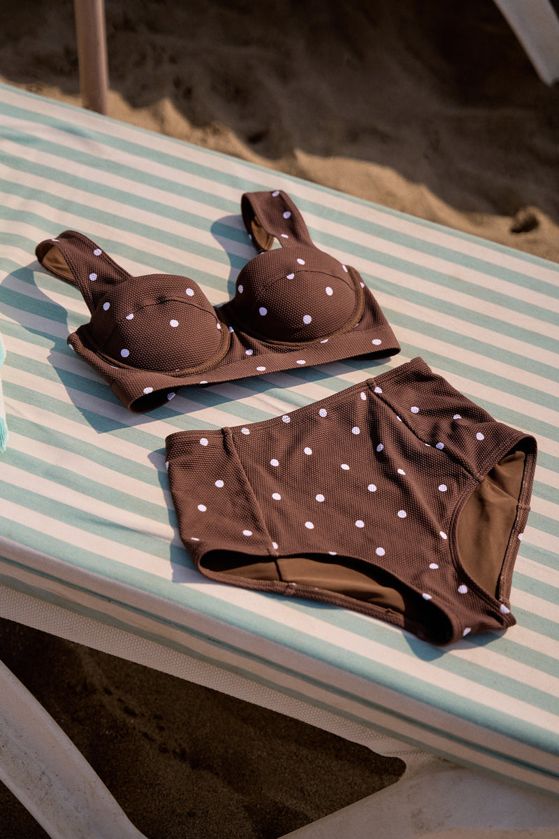 UNE PIECE-Never Say Never High-Waisted Bikini Bottom CHOCOLATE POLKA TEXTURE